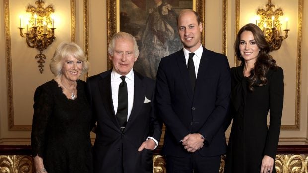 Carlos III, Camila, el pr&iacute;ncipe Guillermo y Kate Middleton / Twitter