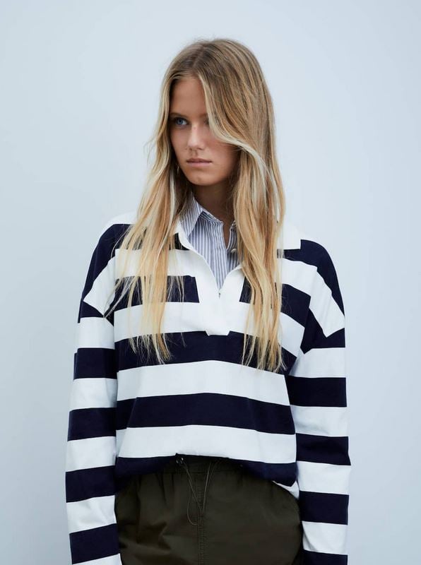 El polo de rayas de Stradivarius que no va a faltar en tu pr&oacute;ximo brunch madrile&ntilde;o
