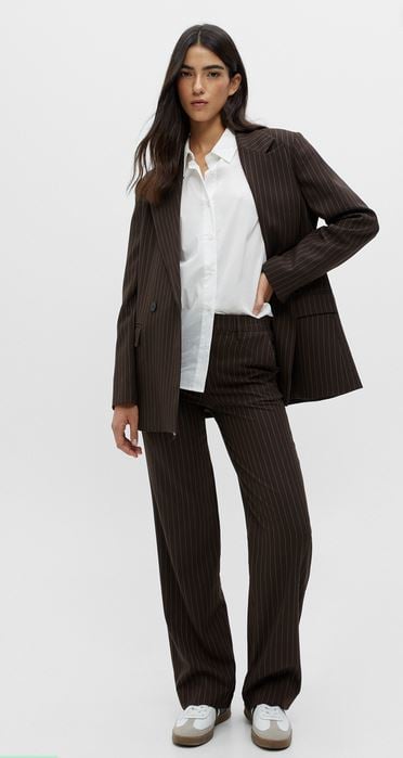 El pantal&oacute;n de rayas de Pull&Bear que vas a necesitar para un d&iacute;a de oficina