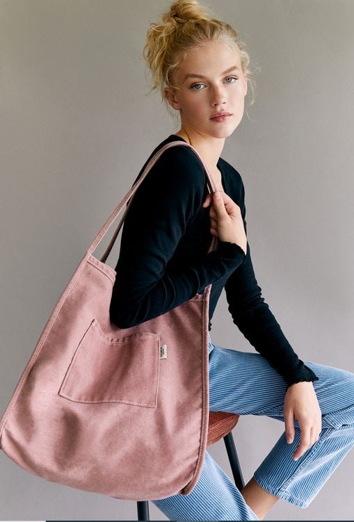 El bolso shopper de Pull&Bear que ya es un éxito entre las adolescentes