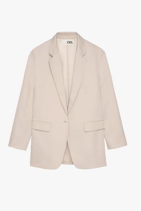 Tenemos el traje de Zara x Kaia Gerber para una ocasi&oacute;n especial &iexcl;Corre, est&aacute; a una compra de agotarse!