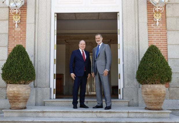 Alberto de Mónaco y Felipe posando / Gtres