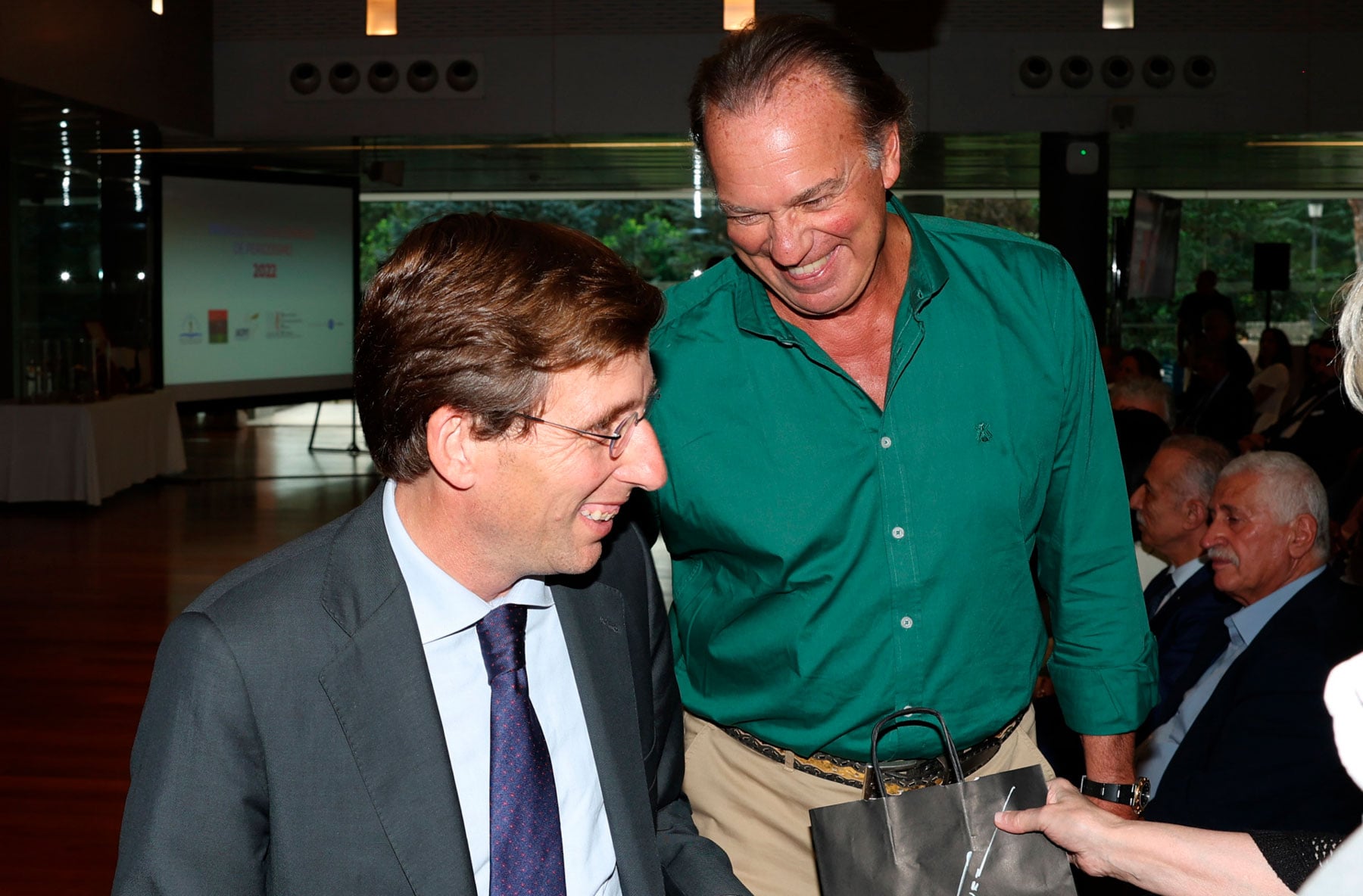 José Luis Martínez Almeida y Bertín Osborne, en Madrid / Gtres
