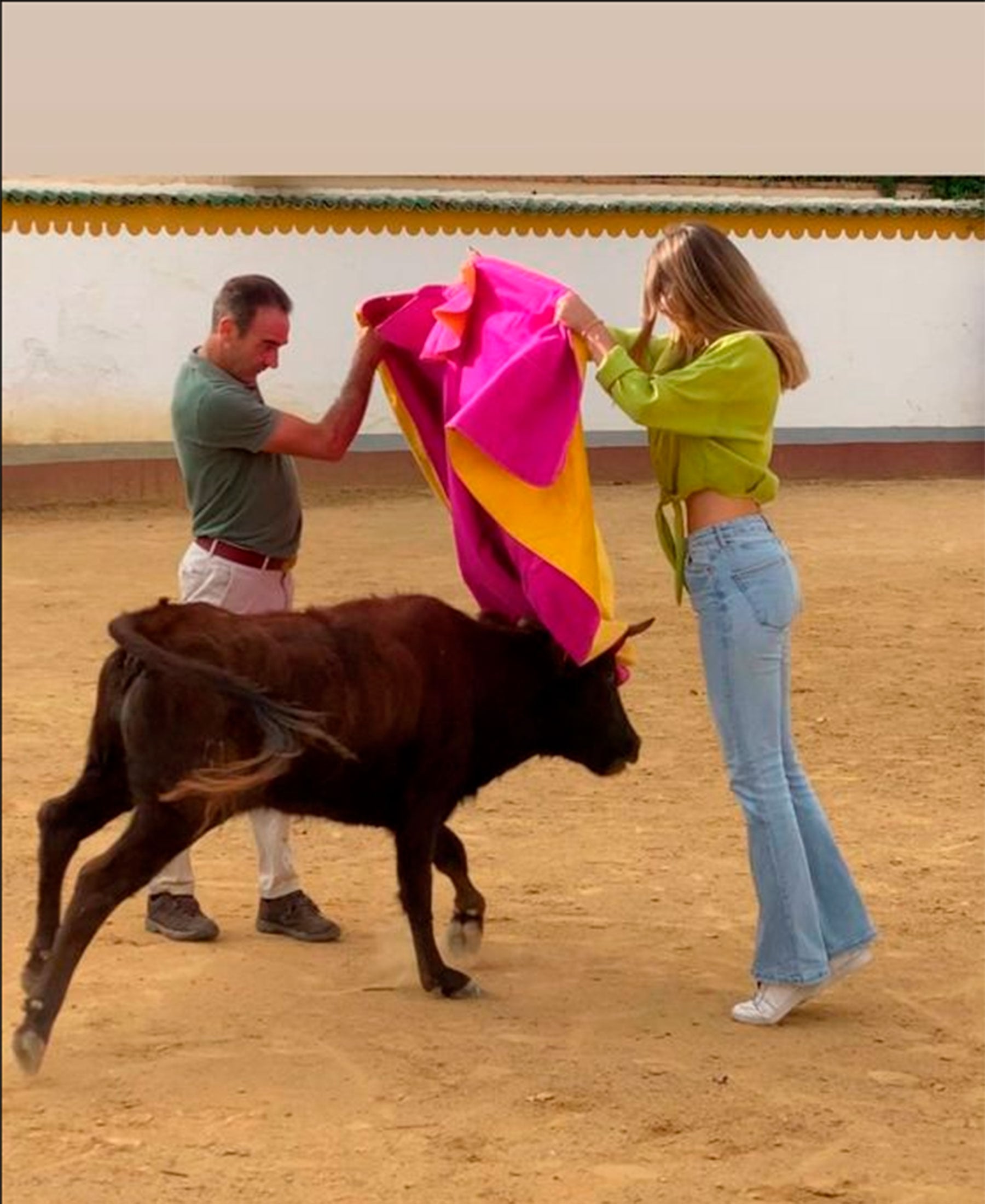 Enrique Ponce y Ana Soria, toreando / Instagram