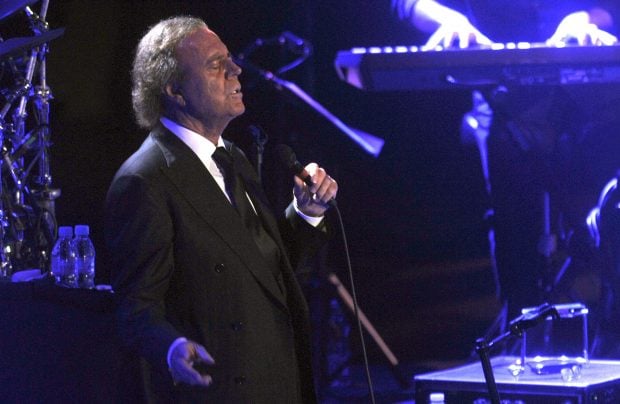 Julio Iglesias cantando / Gtres