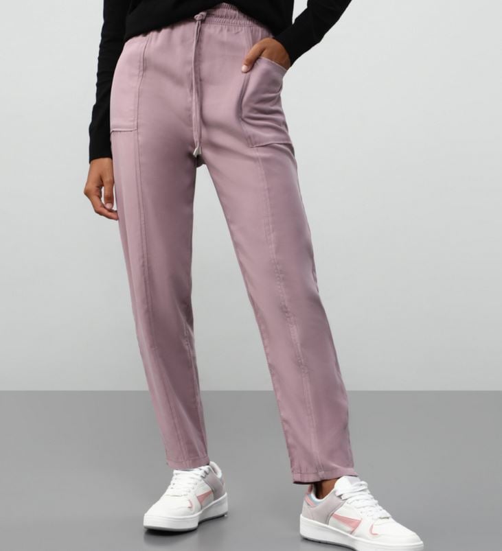 Los pantalones más cómodos, elegantes y que esconden la barriga, regalados en Lefties