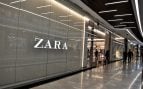 Arrasa en la oficina este verano con la falda midi vaquera de Zara: elegante y versátil