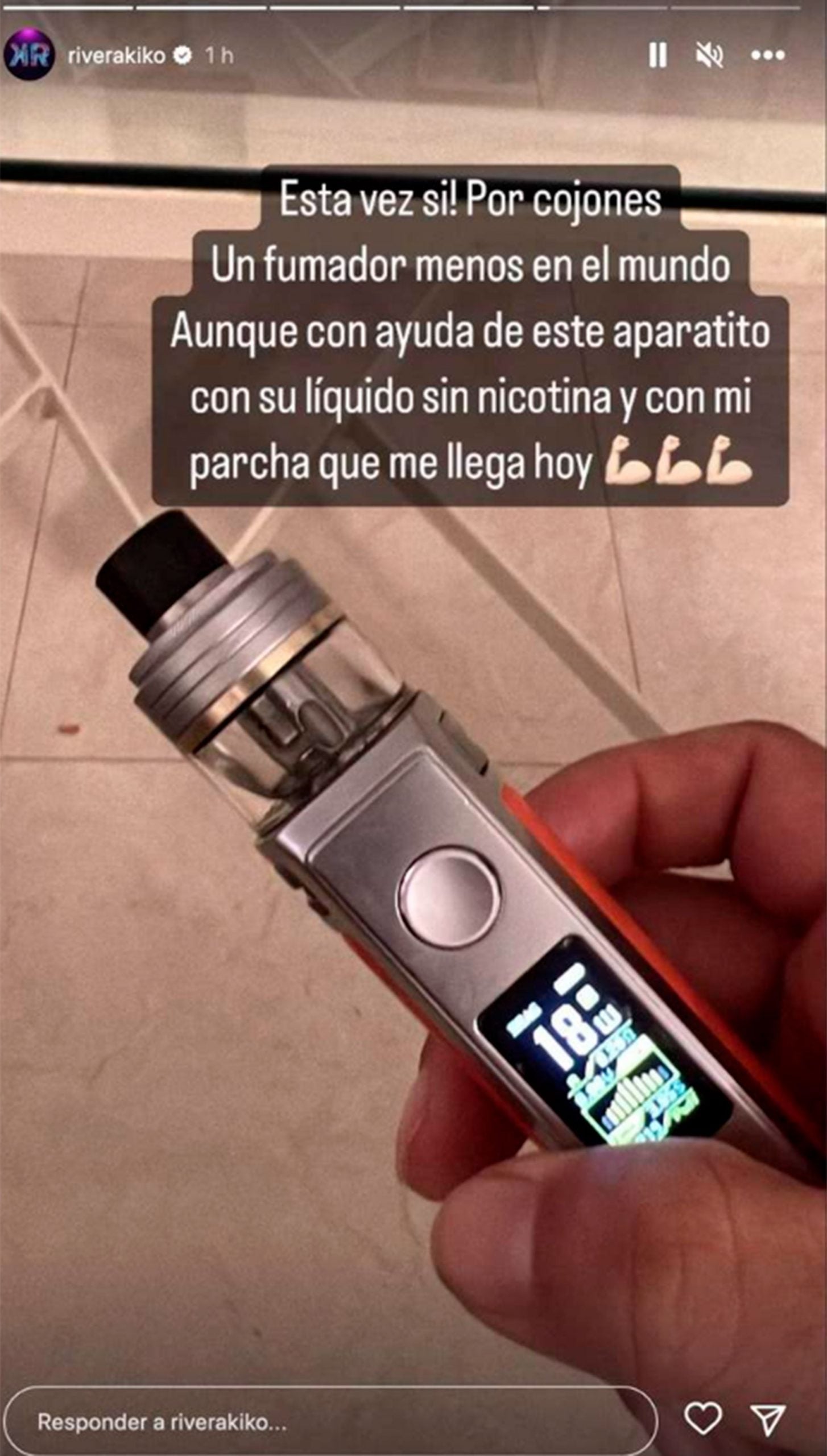 Isa Pantoja, su hijo Alberto y su pareja Asraf Beno, en el aeropuerto / Gre