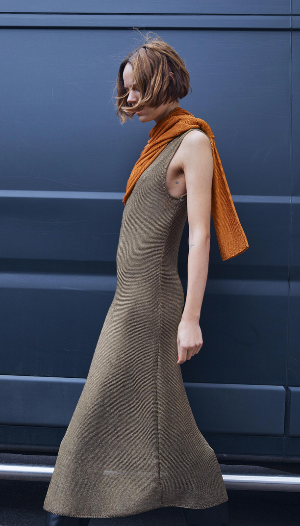 La necesidad por este vestido drapeado entre las influencers es real