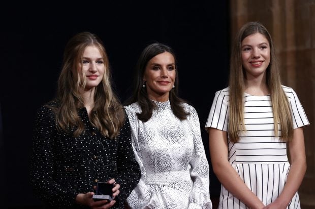 Leonor, Letizia y Sofía en la audiencia de los Premios Princesa de Asturias / Gtres