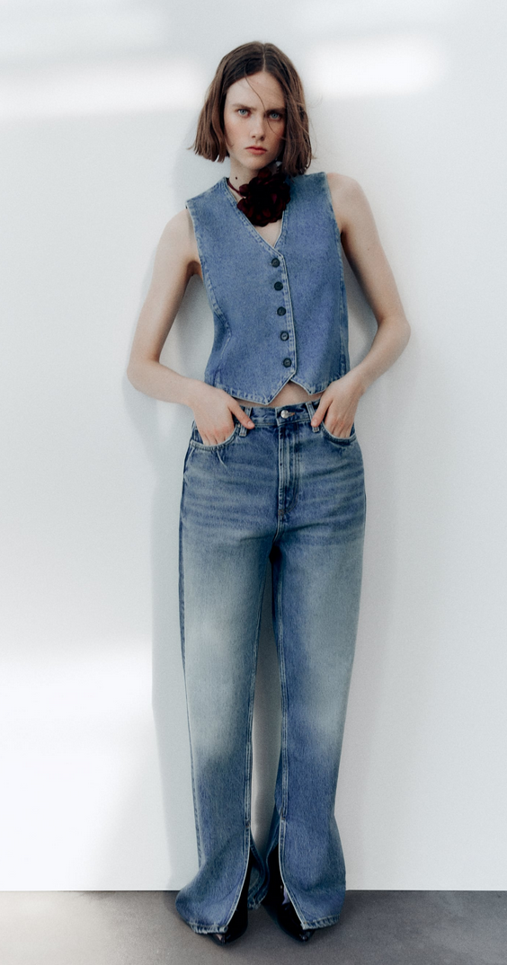 El chaleco vaquero de Zara que está agotado nada más salir a la venta