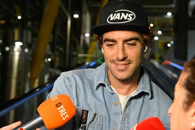 &Aacute;lvaro de Luna en el aeropuerto de Madrid / Gtres