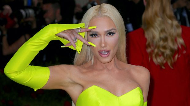 Gwen Stefani con las u&ntilde;as amarillas / Gtres