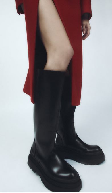 Las botas altas de Zara que son resistentes a la lluvia y que te pondr&aacute;s con todos los outfits
