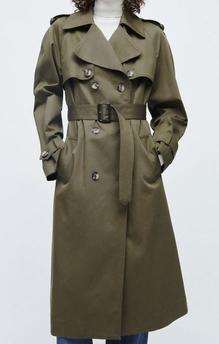 Esta gabardina será imprescindible en tu fondo de armario