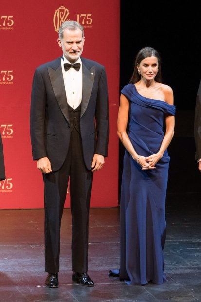 La Reina Letizia junto al Rey Felipe en Barcelona / Gtres