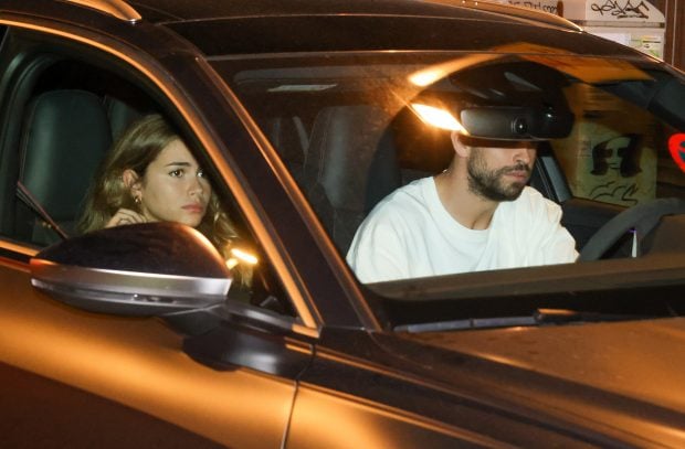 Clara Chía en el coche con Gerard Piqué / Gtres