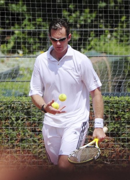 I&ntilde;aki Urdangarin jugando al tenis / Gtres