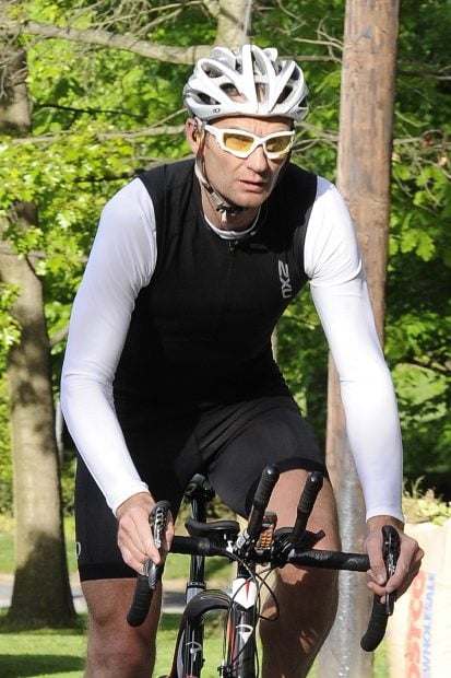 I&ntilde;aki Urdangarin montando en bici / Gtres