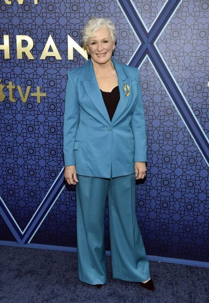 Glenn Close vestida de traje en la premiere de una serie en Nueva York / Gtres