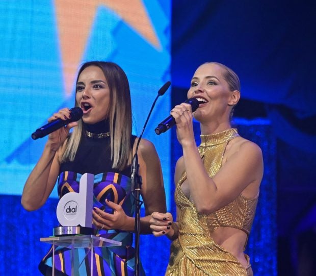 Soraya Arnelas y Chenoa en un escenario / Gtres