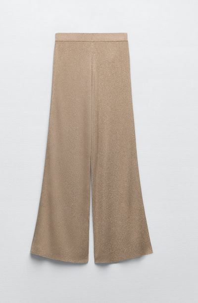 El pantal&oacute;n metalizado de Zara que est&aacute; arrasando por menos de 30&euro;