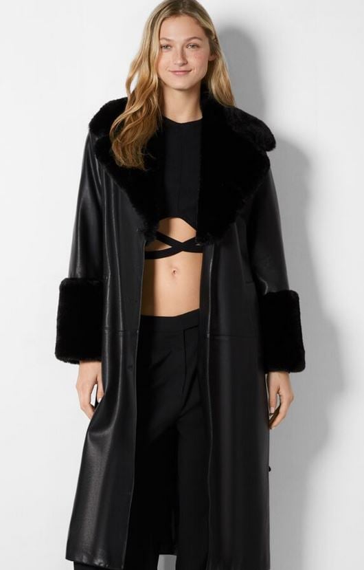 Fiebre por el abrigo de Bershka que está en tres colores: elegante y abrigado