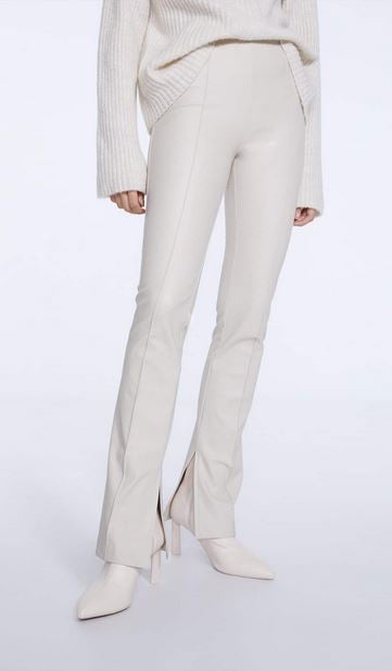 El pantalón efecto piel de Stradivarius que podrás conjuntar con todos los colores