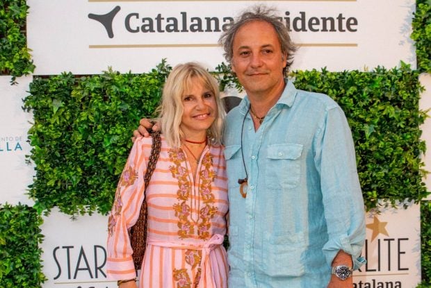 Eugenia Martínez de Irujo y Narcís Rebollo posando en un photocall / Gtres