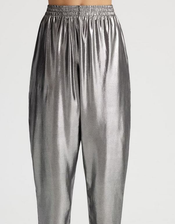 Oysho se apunta a la tendencia de pantalones metalizados: elegantes, pero c&oacute;modos