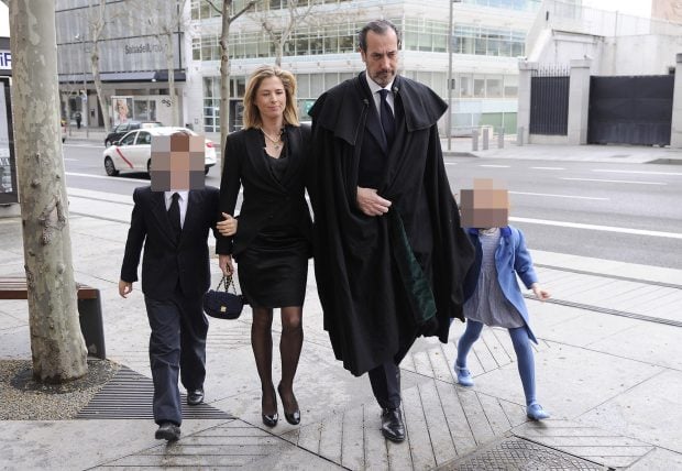 Ignacio de Marichalar junto a su esposa y sus hijos / Gtres