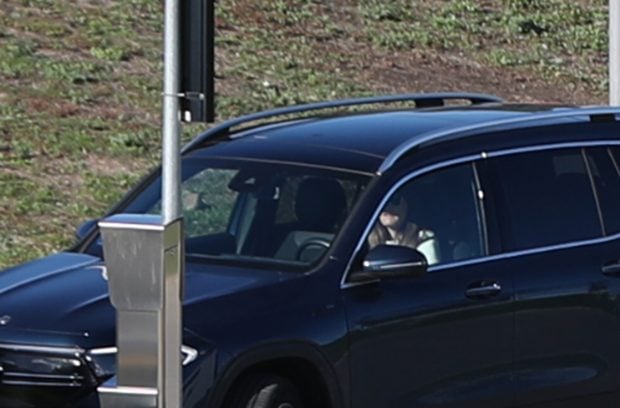 Isabel Jim&eacute;nez en su coche / Gtres
