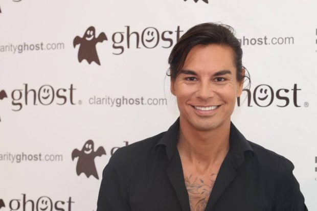 Julio Jos&eacute; Iglesias posando para la prensa en un evento de Ghost / Gtres
