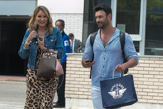 Alba Carrillo y Jorge P&eacute;rez paseando / Gtres