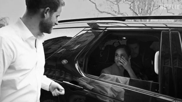 El Pr&iacute;ncipe Enrique junto a Meghan Markle en su docuserie / Netflix