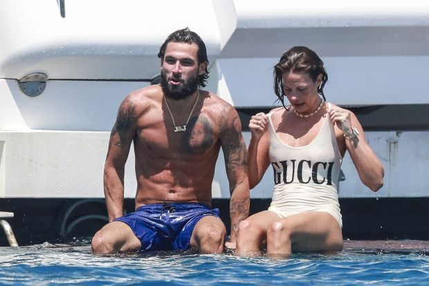 Jessica Bueno y Jota Peleteiro en Formentera / Gtres