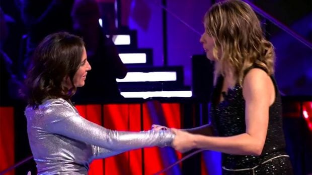 Sandra Barneda abraza a Anabel Pantoja en su reaparici&oacute;n / Telecinco