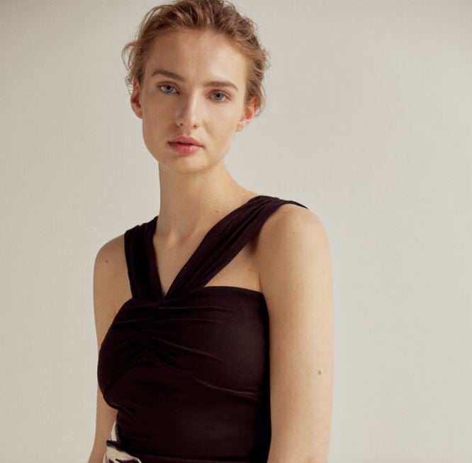 As&iacute; son los tops de Pedro del Hierro que cuestan menos de 30&euro; para un look navide&ntilde;o