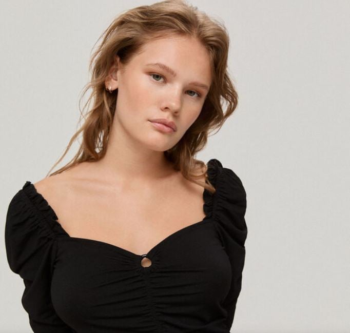 As&iacute; son los tops de Pedro del Hierro que cuestan menos de 30&euro; para un look navide&ntilde;o