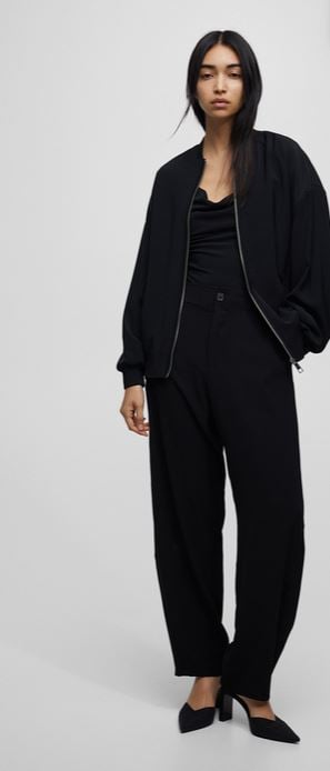 Las chaquetas bomber en Pull&Bear están de vuelta, pero ahora con un look casual para Navidad