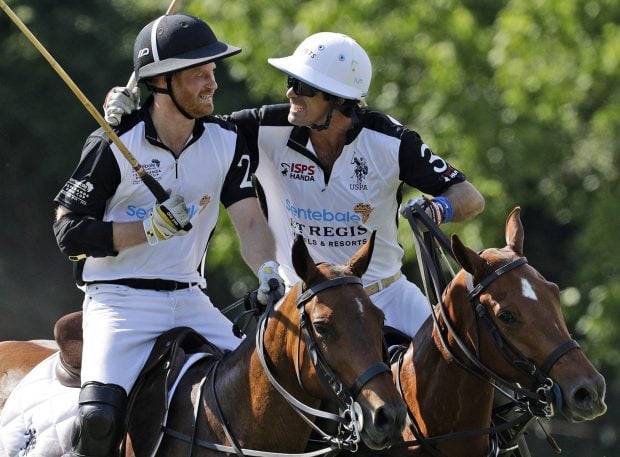 El príncipe Enrique y Nacho Figueras jugando al polo en 2019 / Gtres