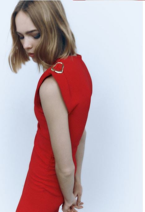 Zara recrea de nuevo el vestido de Narciso Rodríguez: apuesta por el rojo esta nochevieja