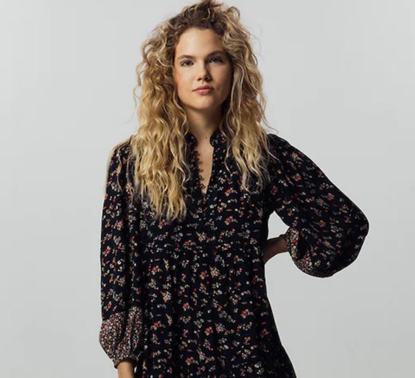 Este vestido bohemio de Sfera se agota a cada dos por tres: c&oacute;modo y estiloso para las comidas copiosas de Navidad