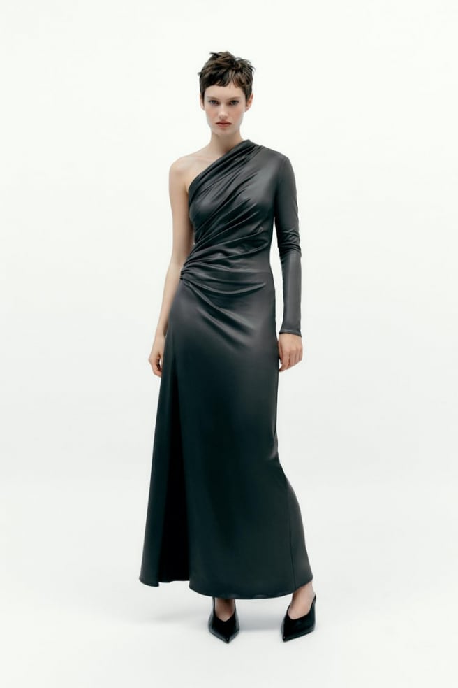 Vestido drapeado / Zara