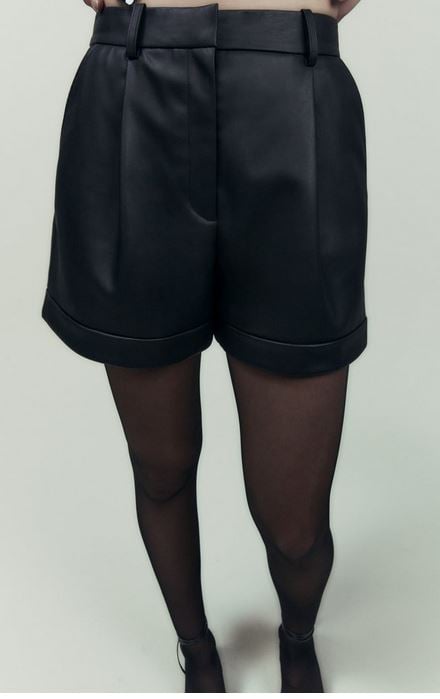 Esta bermuda de Zara la podrás usar tanto para una cena de navidad como para un día casual