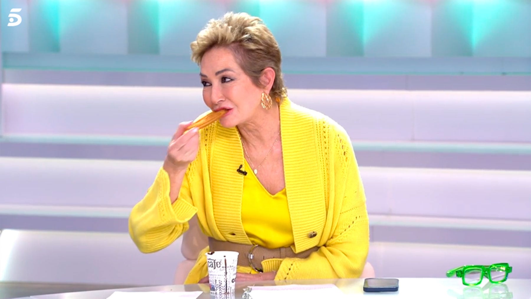 Ana Rosa Quintana, desayunando churros / Mediaset