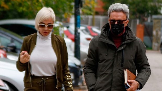Ana María Aldón y José Ortega Cano dando un paseo / Gtres