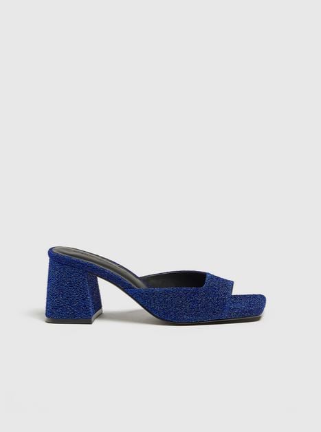 Estas mules brillantes de Pull&Bear son multiusos: sirven tanto para navidades como para verano