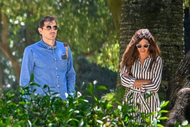 Iker Casillas y Sara Carbonero paseando por Madrid / Gtres