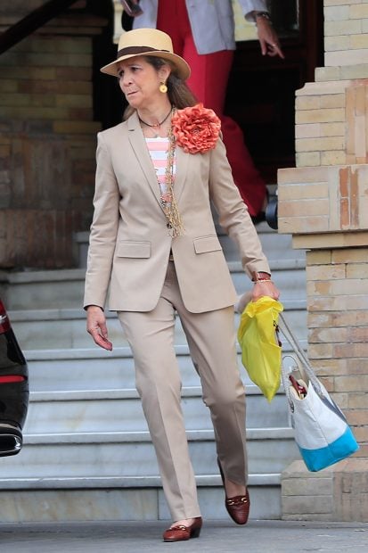 La Infanta Elena con un traje en Sevilla / Gtres